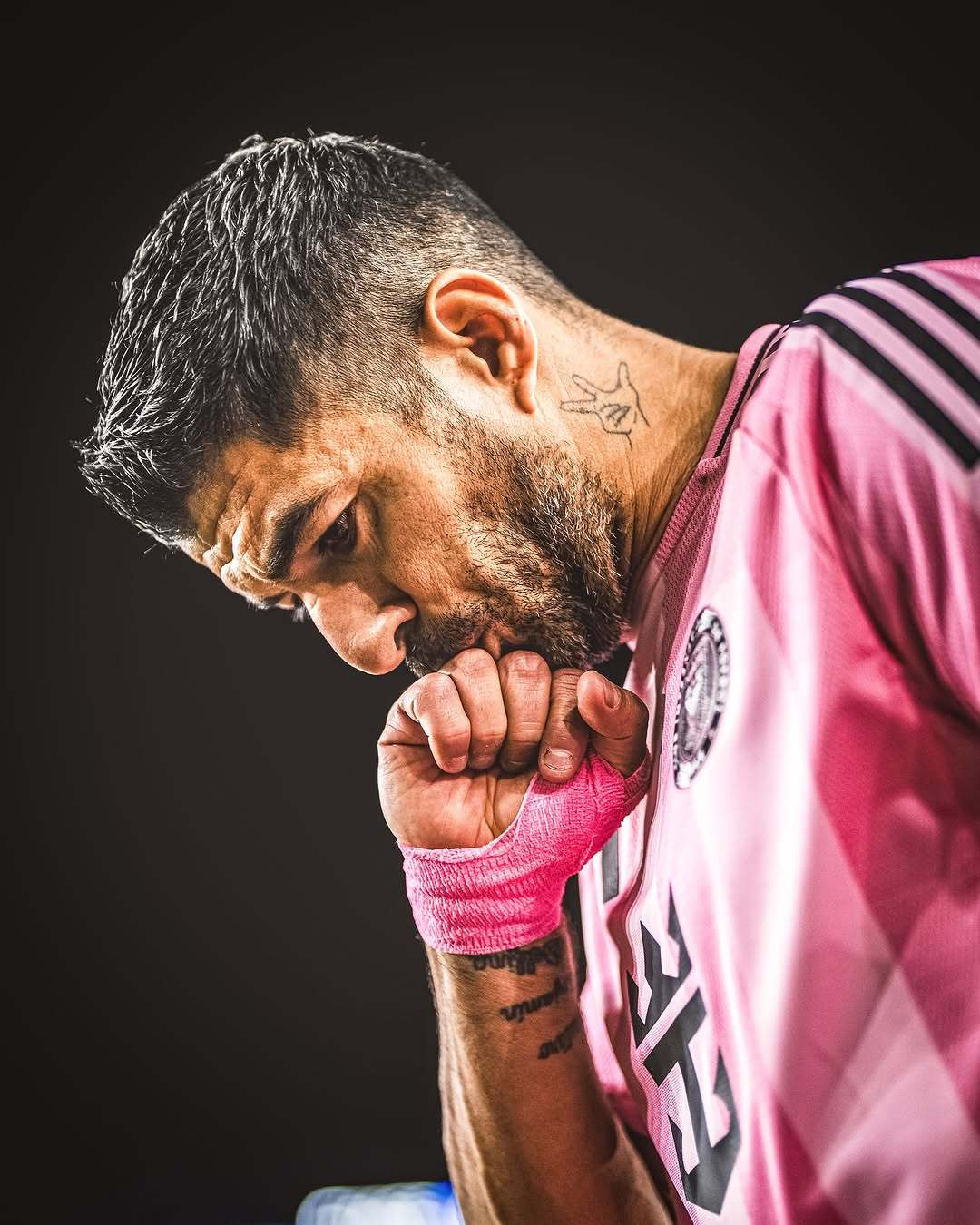 -包含阿森纳爆冷英格兰，苏亚雷斯惊艳世界的词条